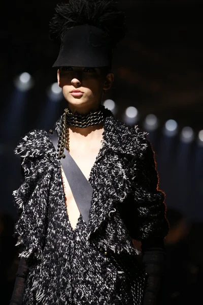 Look 17